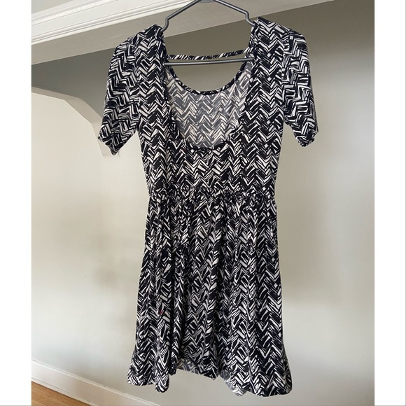 Backless Printed Mini Dress - Picture 4 of 4